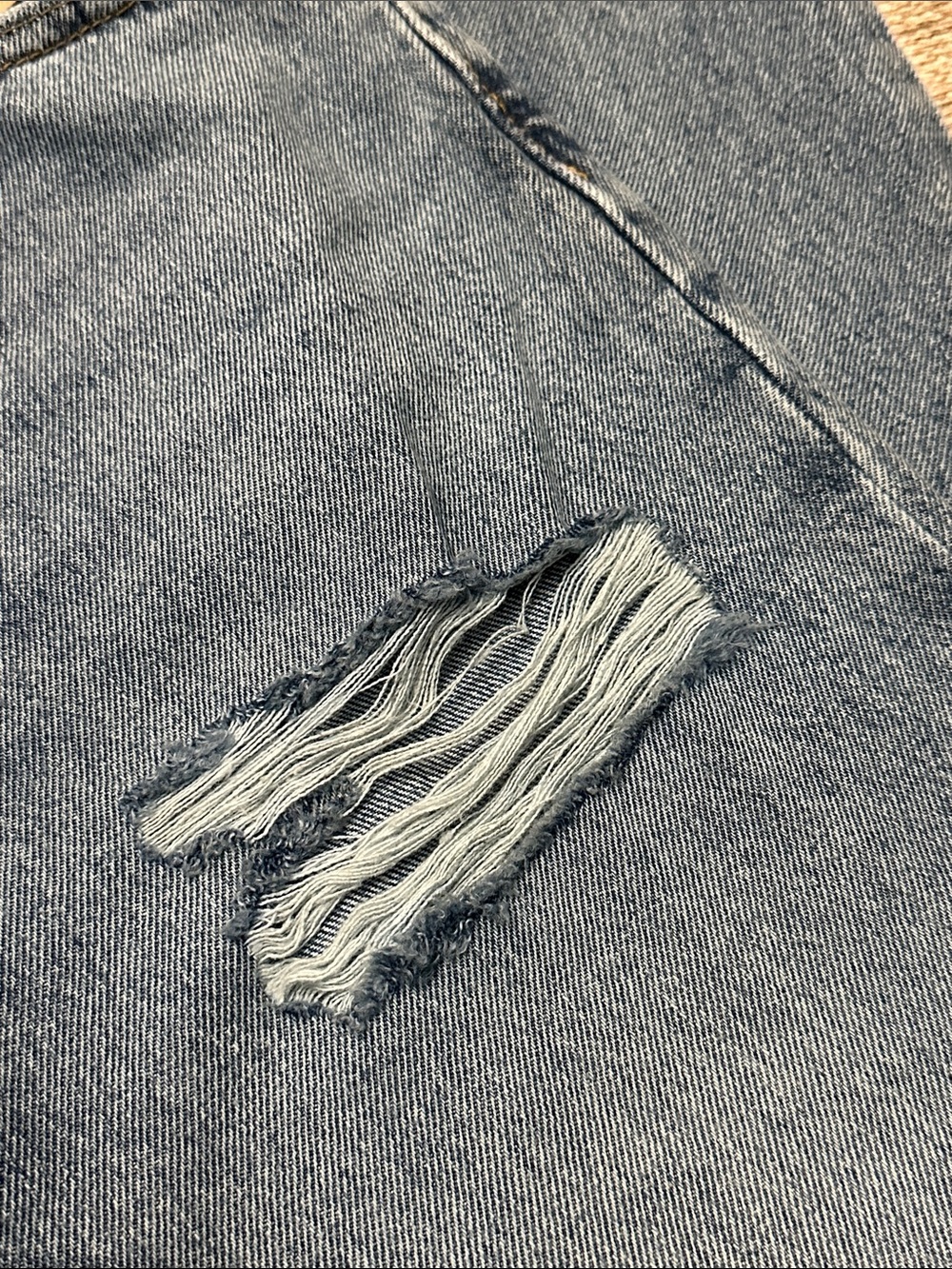 Woman’s NWTs 26x31 ‘94 Baggy Levi’s Jeans - Picture 4 of 11